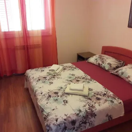 Apartment Amalia - Two Bedroom With Terrace