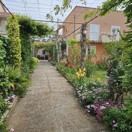 Amalia - Two Bedroom With Terrace Apartament *